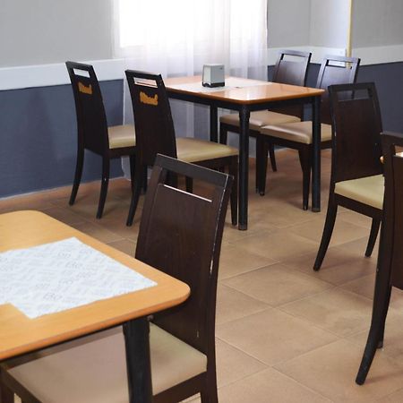 Hostal Gran Via Levante Torrevieja Bagian luar foto