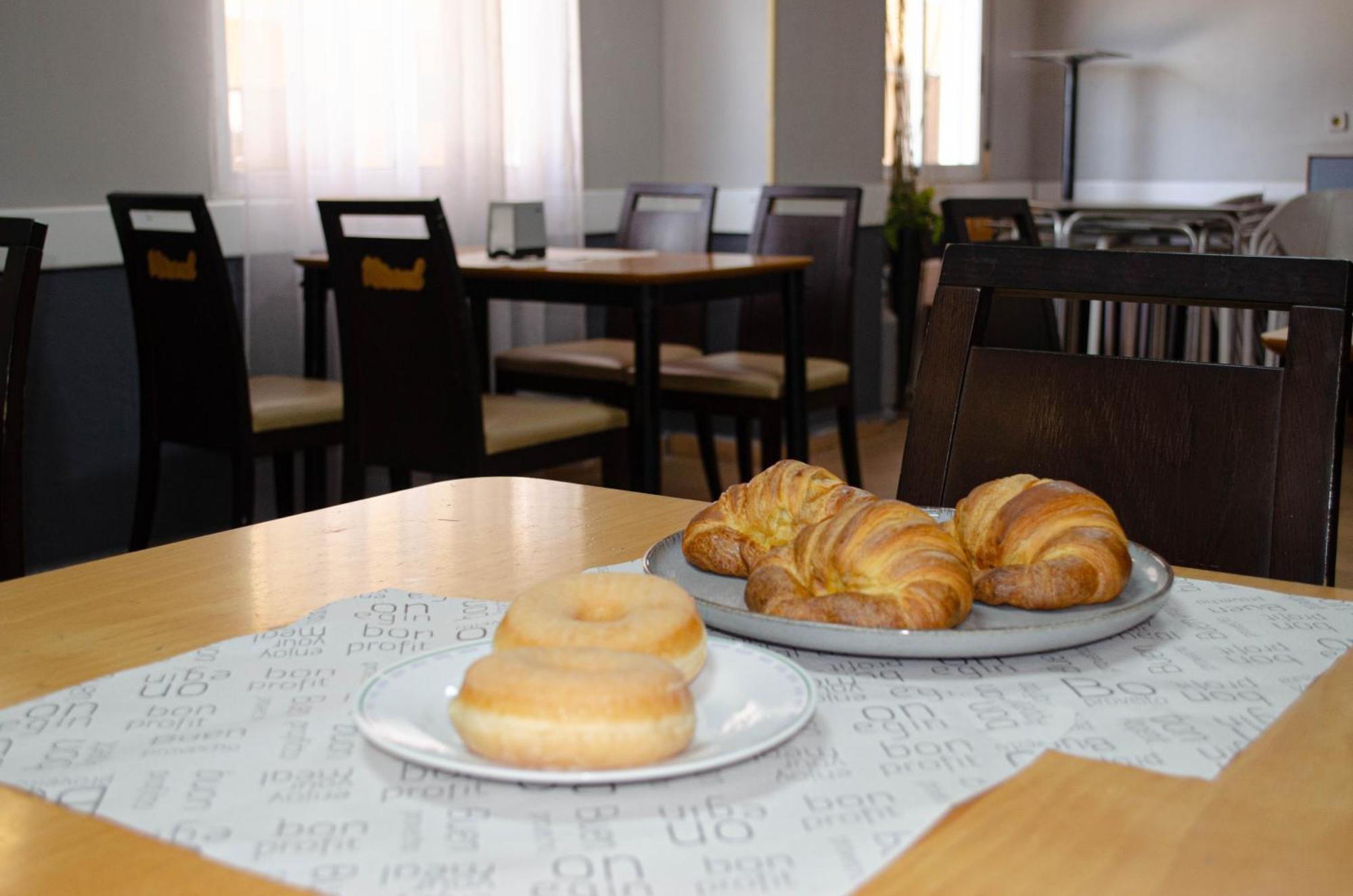 Hostal Gran Via Levante Torrevieja Bagian luar foto