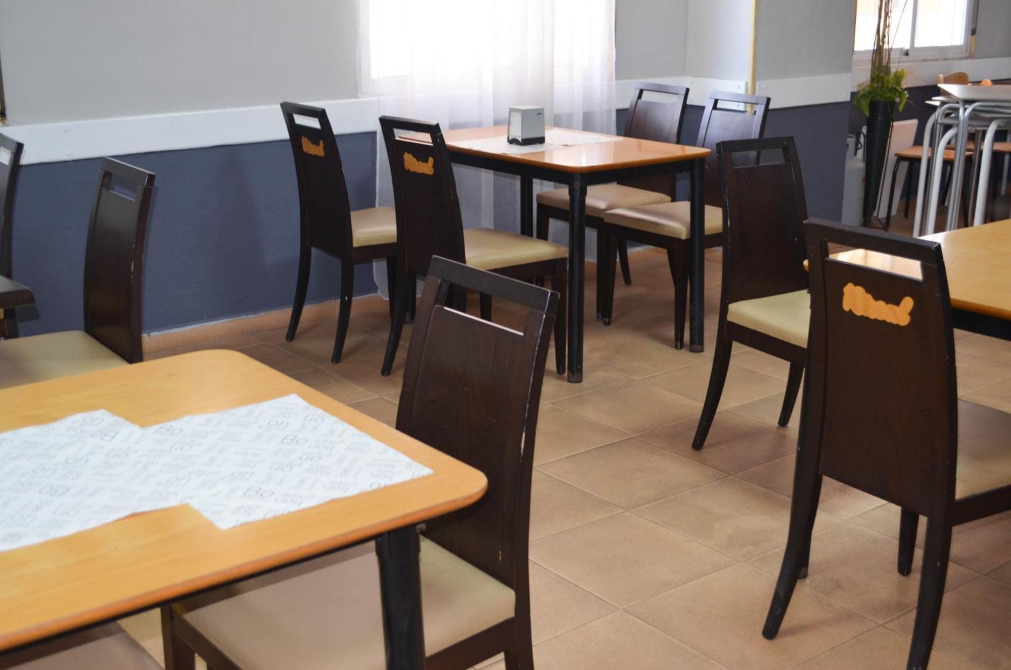 Hostal Gran Via Levante Torrevieja Bagian luar foto