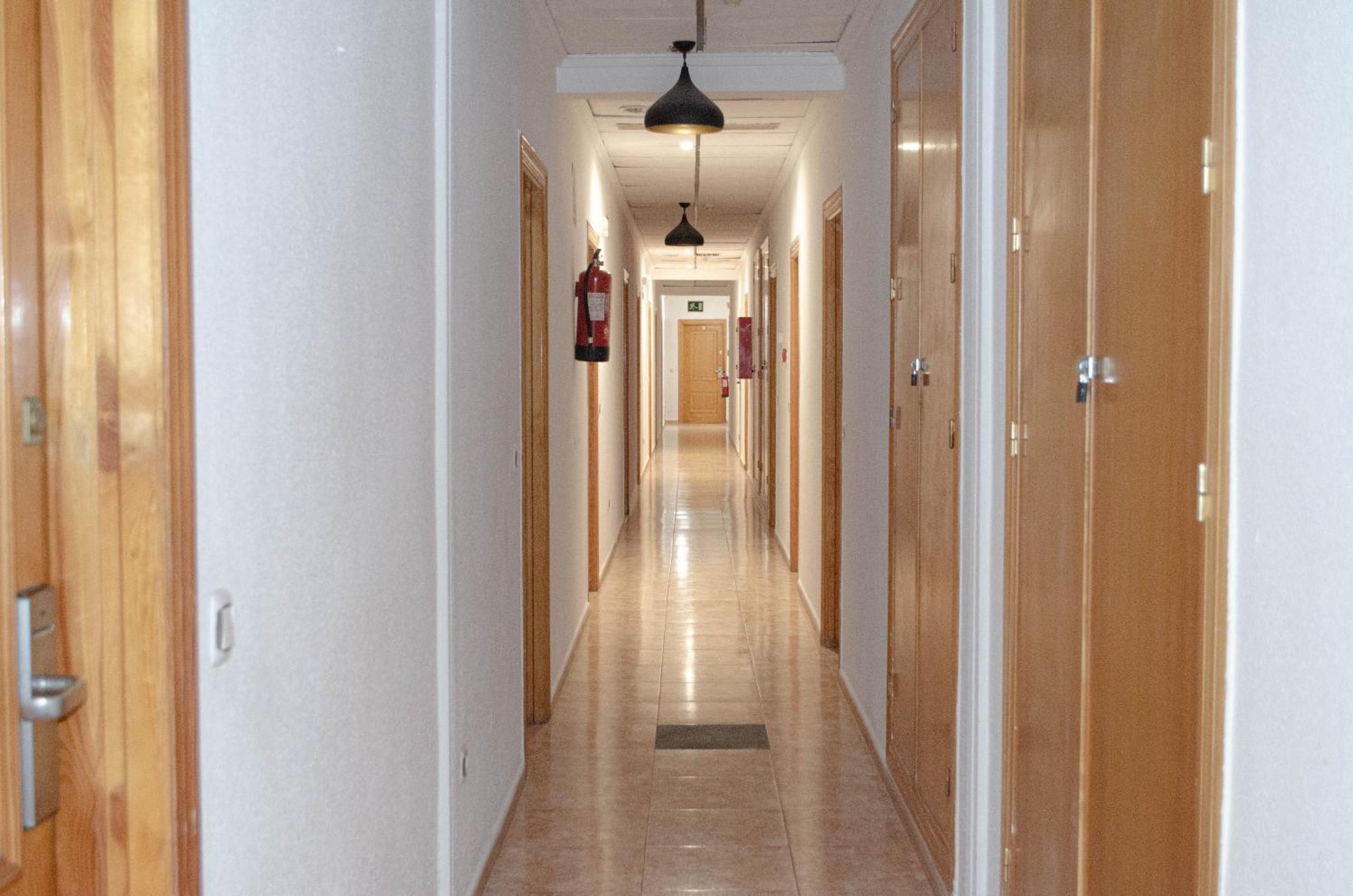 Hostal Gran Via Levante Torrevieja Bagian luar foto