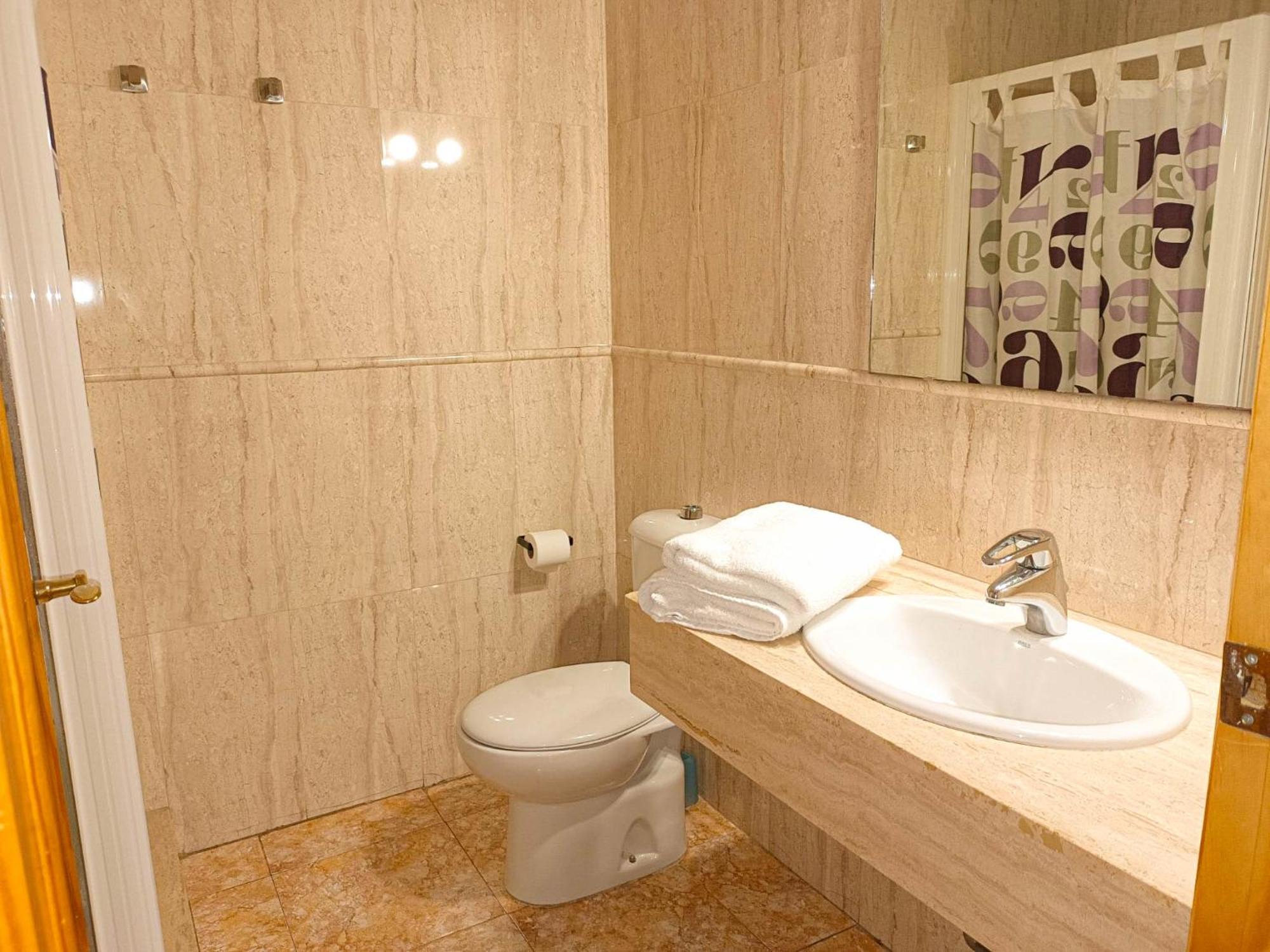 Hostal Gran Via Levante Torrevieja Bagian luar foto