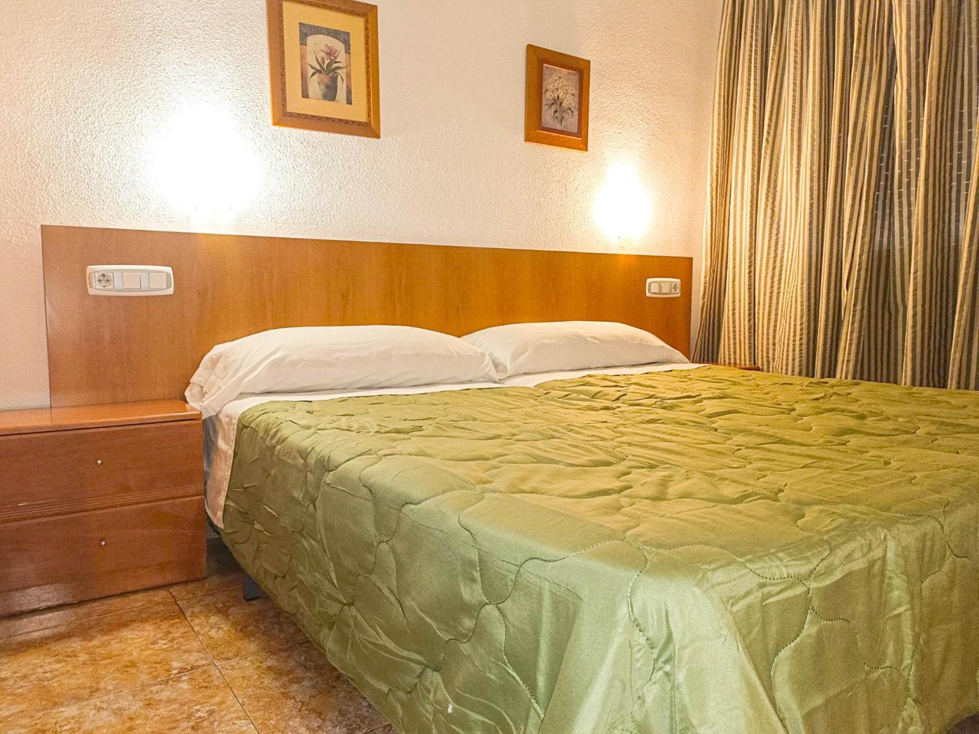 Hostal Gran Via Levante Torrevieja Bagian luar foto