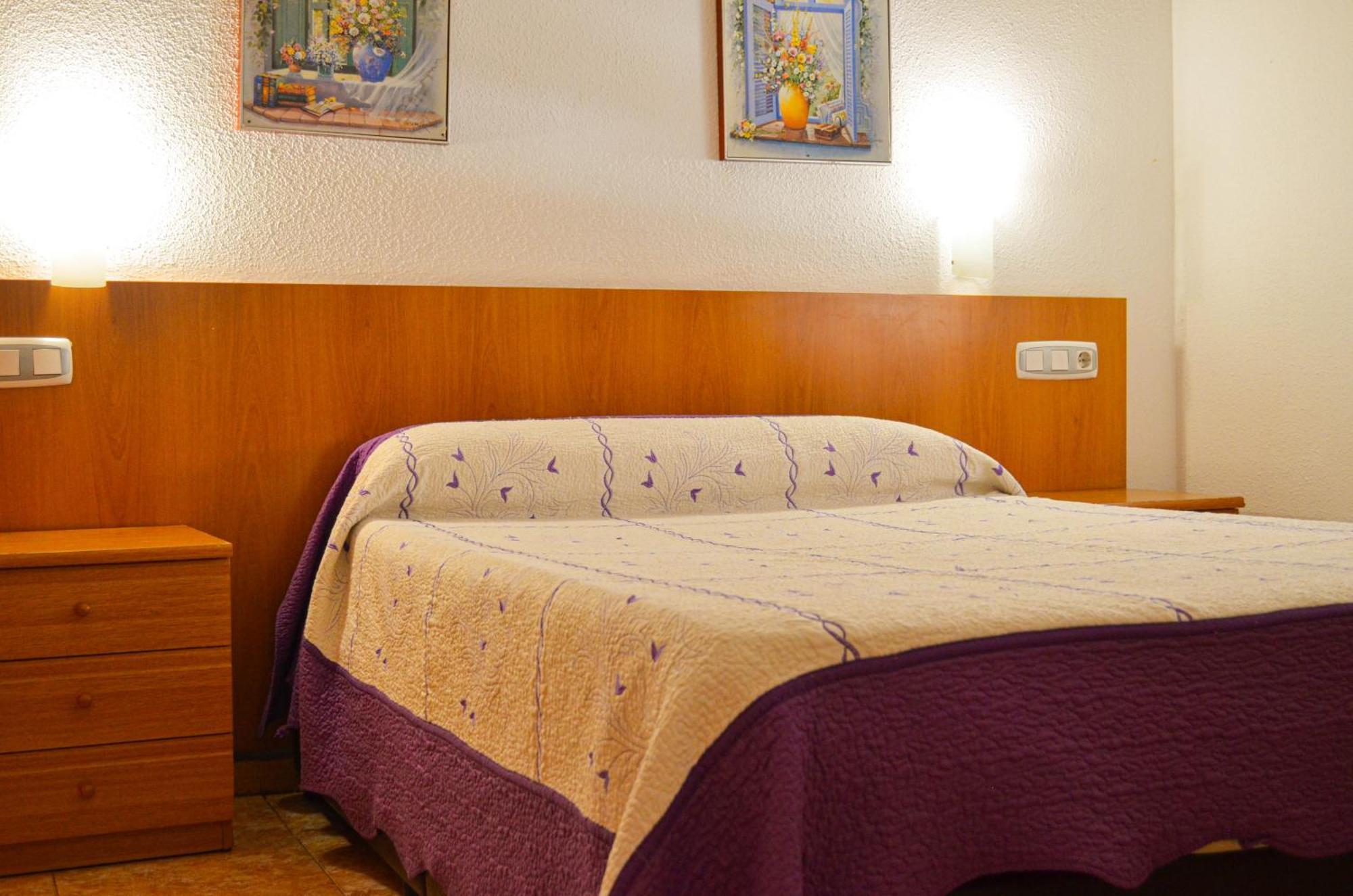 Hostal Gran Via Levante Torrevieja Bagian luar foto